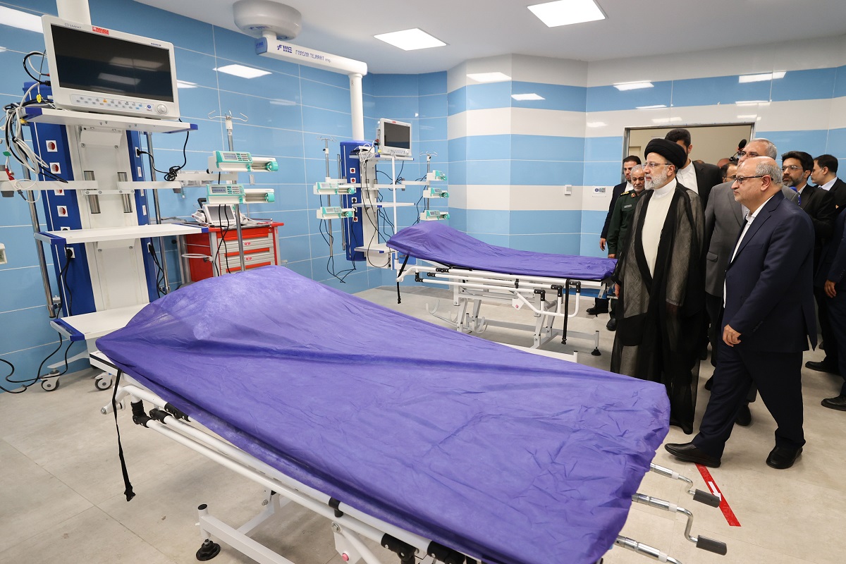 بازدید رئیس‌جمهور از بخش‌های مختلف کلان بیمارستان غدیر