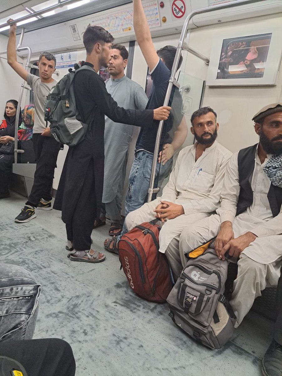عکسی از چهار مسافر خاصِ متروی تهران پربازدید شد