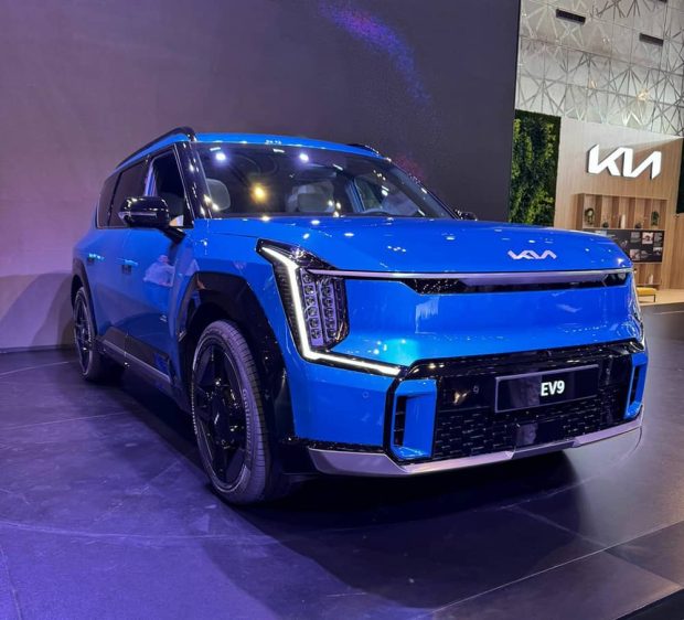 شاسی بلند الکتریکی کیا EV9 در نمایشگاه خودرو ژنو قطر 2023