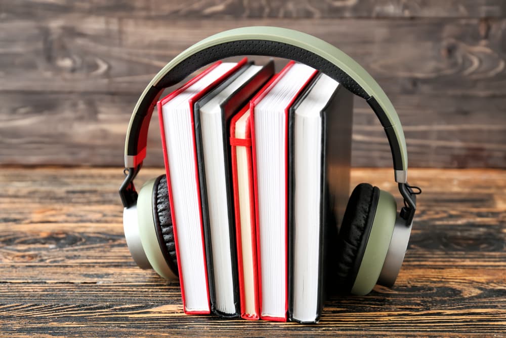 کتاب صوتی در برابر کتاب متنی: کدام را ترجیح می‌دهید؟