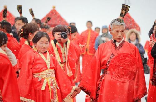 عروسی دسته جمعی در چین (عکس)