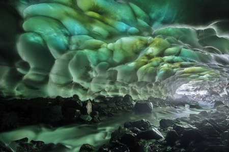 غار يخي و فوق العاده زيباي كامچاتكا + تصاویر