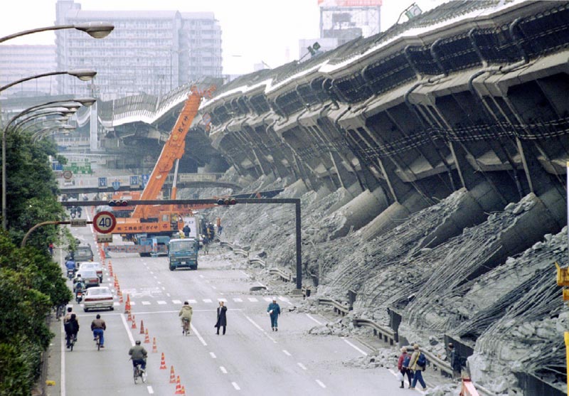 صحنه هایی از وقوع زلزله 9 ریشتری در ژاپن + فیلم