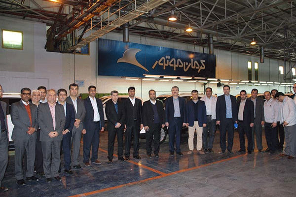 بازدید مدیرعامل بانک رفاه از شرکت های خودروسازی کرمان