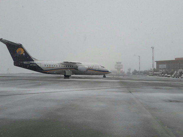 برف فرودگاه‌های مهرآباد و امام را تعطیل کرد
