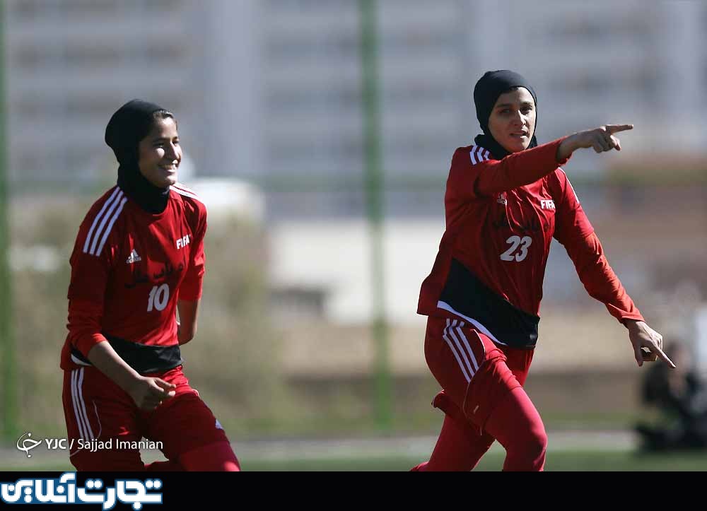 دختران ایرانی و تب تند فوتبال + تصاویر