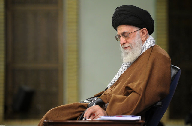 جمهوری اسلامی باید زکات را در سرلوحه برنامههای خود گذارد جمهوری اسلامی باید زکات را در سرلوحه برنامههای خود گذارد