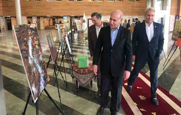 بازدید مدیرعامل بانک کشاورزی از نمایشگاه عکس پاییز و یلدا در بانک کشاورزی بازدید مدیرعامل بانک کشاورزی از نمایشگاه عکس پاییز و یلدا در بانک کشاورزی