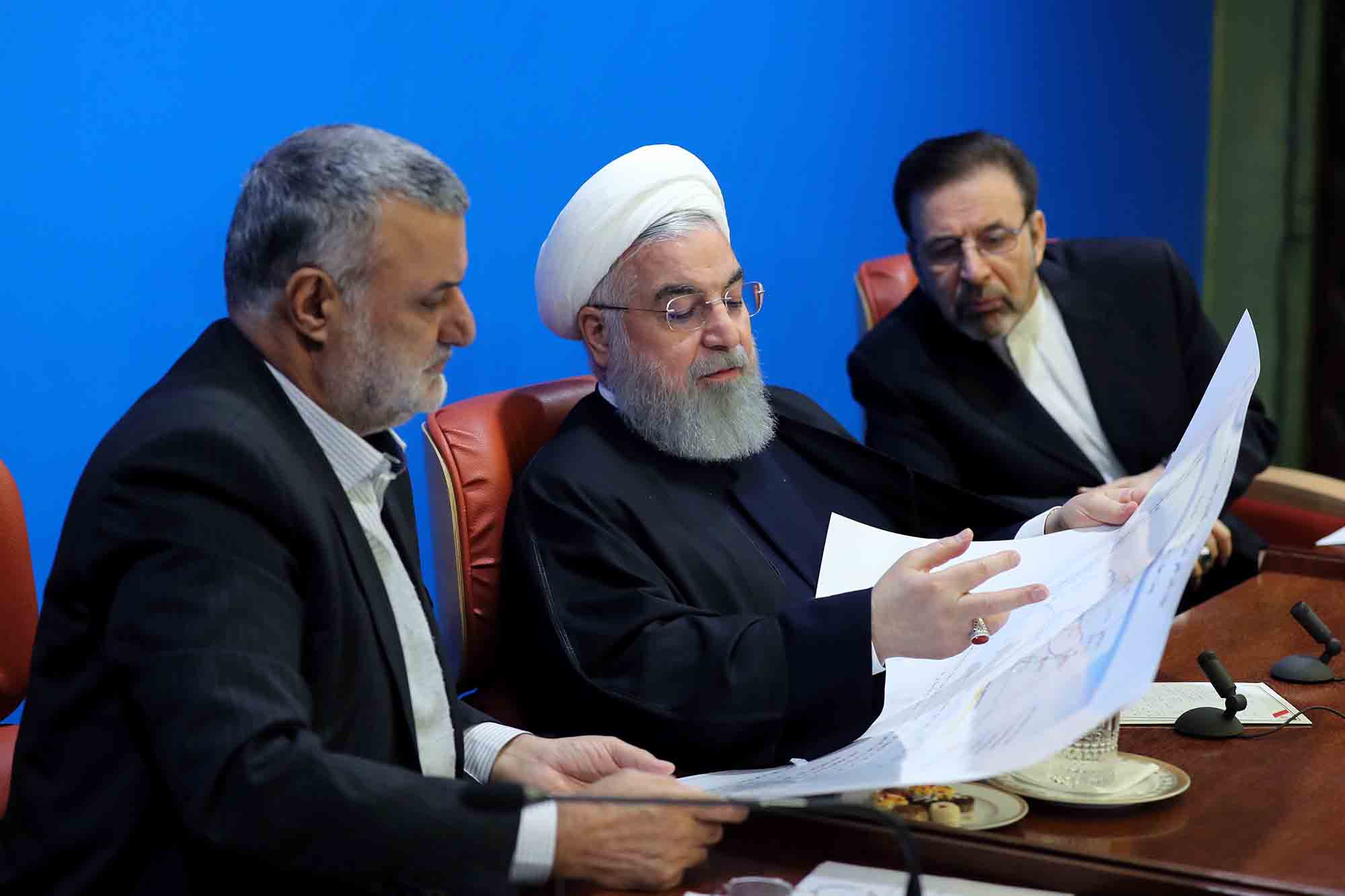 روحانی: باید در حوزه غذا روی پای خود بایستیم