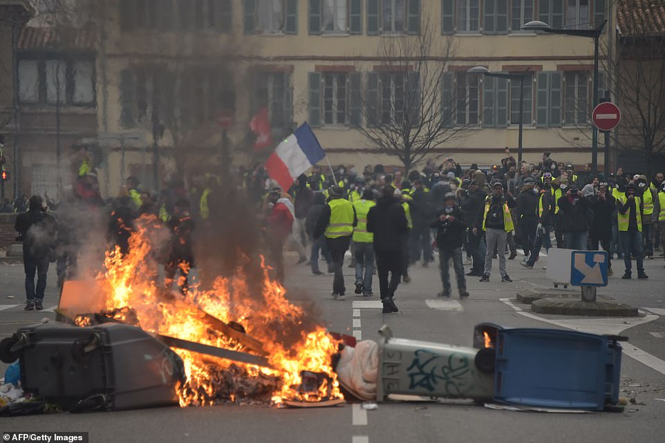هفتمین هفته ناآرام فرانسه با اعتراض جلیقه زردها + عکس