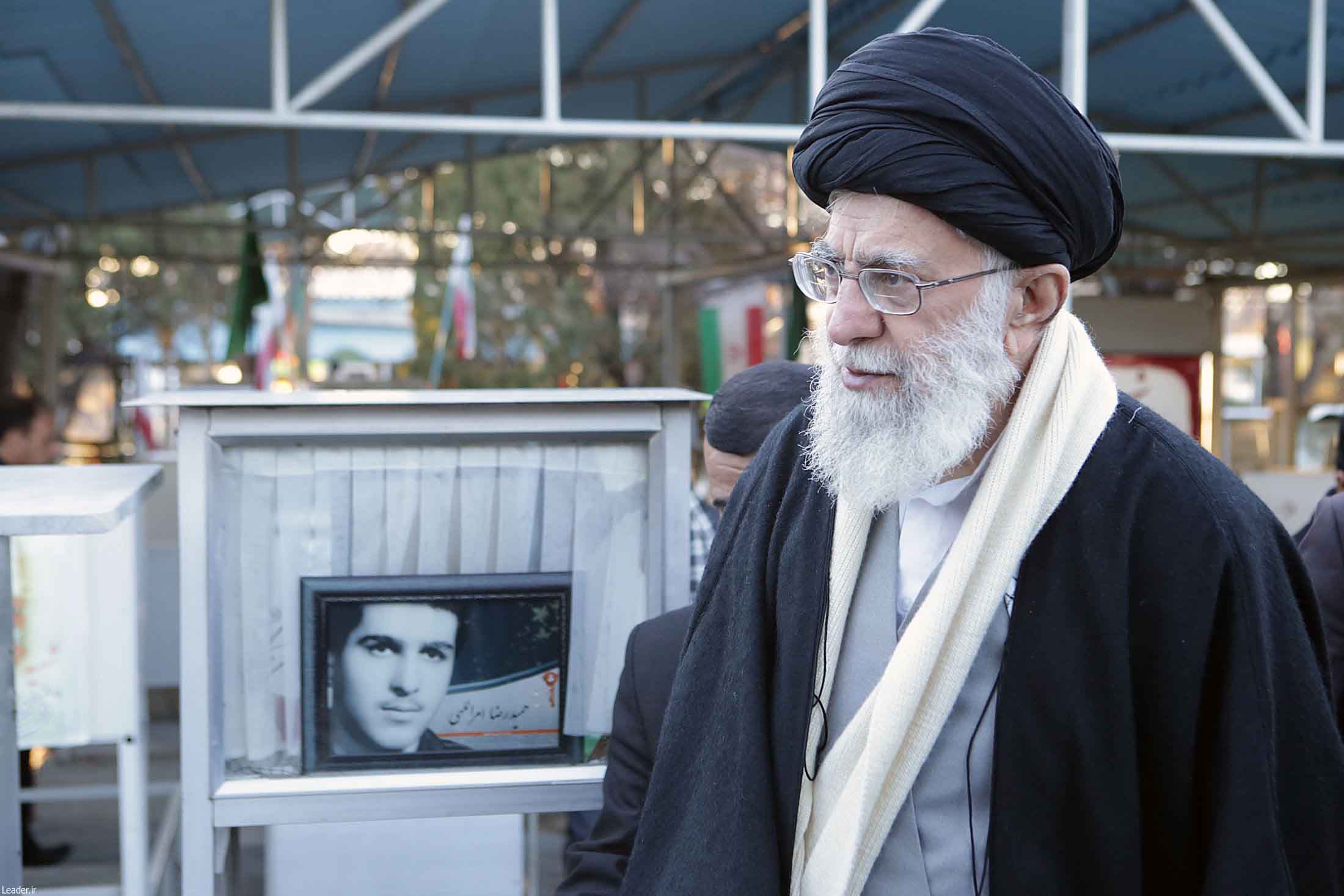 حضور رهبر انقلاب در حرم امام (ره) و گلزار شهدا + تصاویر