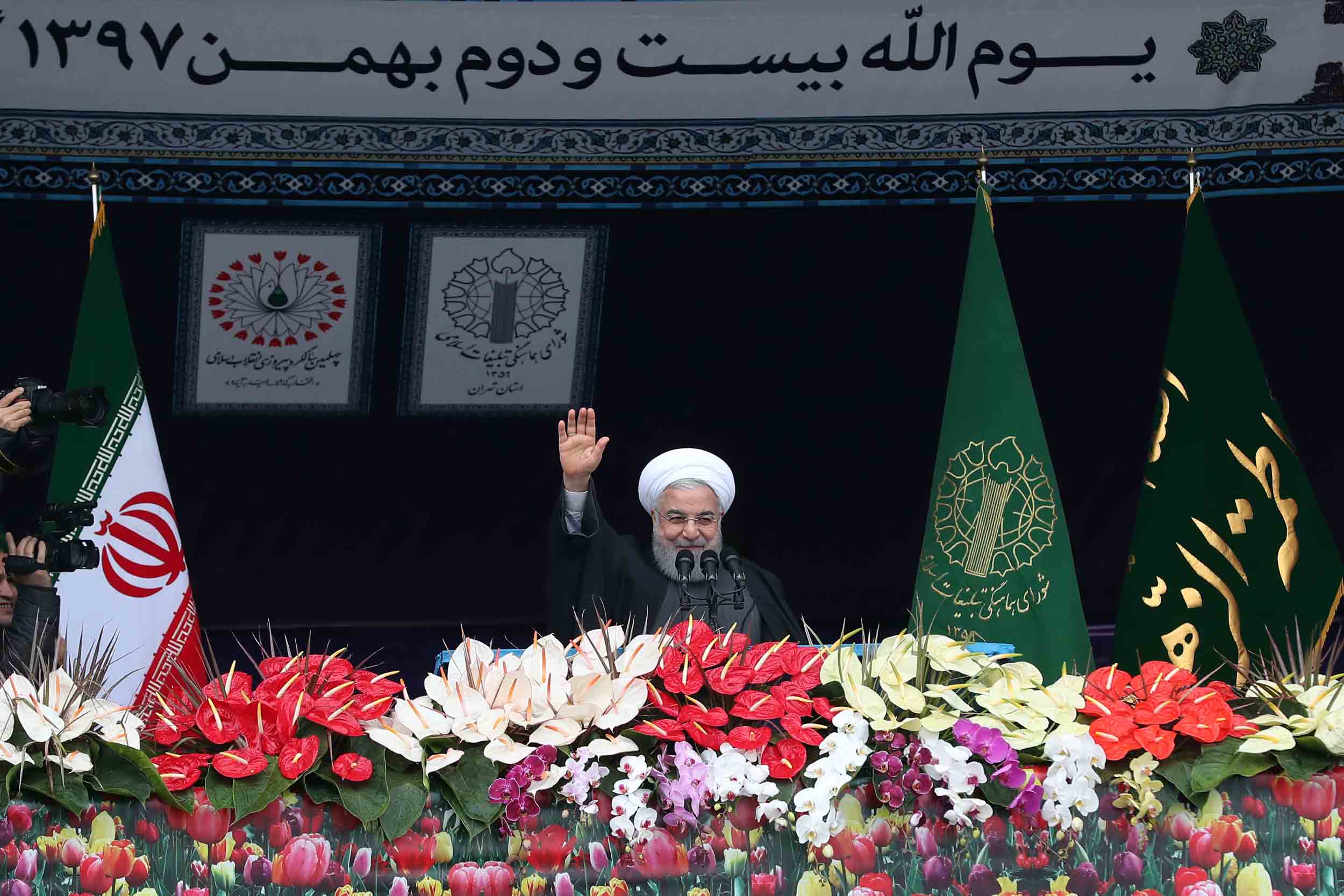 ملت ایران بر سر استقلال و عزت خود معامله نخواهد کرد