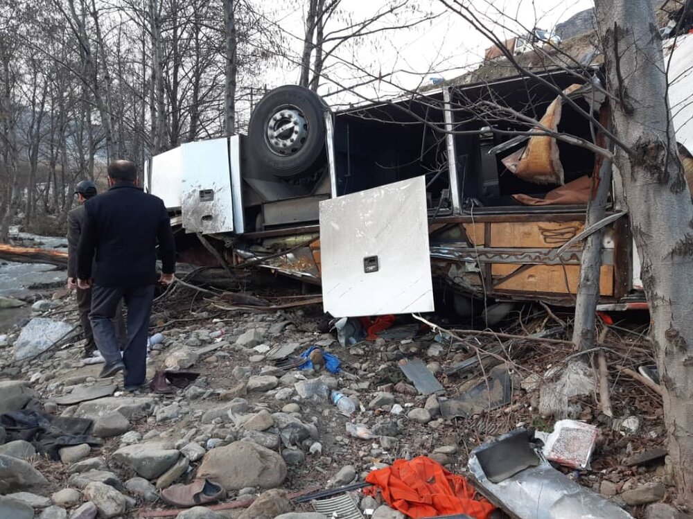 علت واژگونی اتوبوس تهران - گنبد اعلام شد