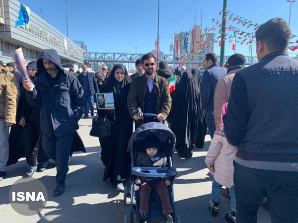 حضور خانوادگی وزیر ارتباطات در راهپیمایی تهران