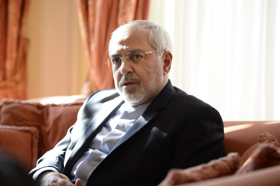 ظریف: با هر کسی که به ایران احترام بگذارد، مذاکره می‌کنیم
