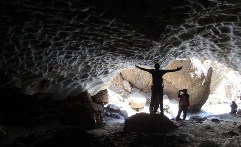 تونل برفی,اشترانکوه,کوه های برفی,سفر,کوهنوردی