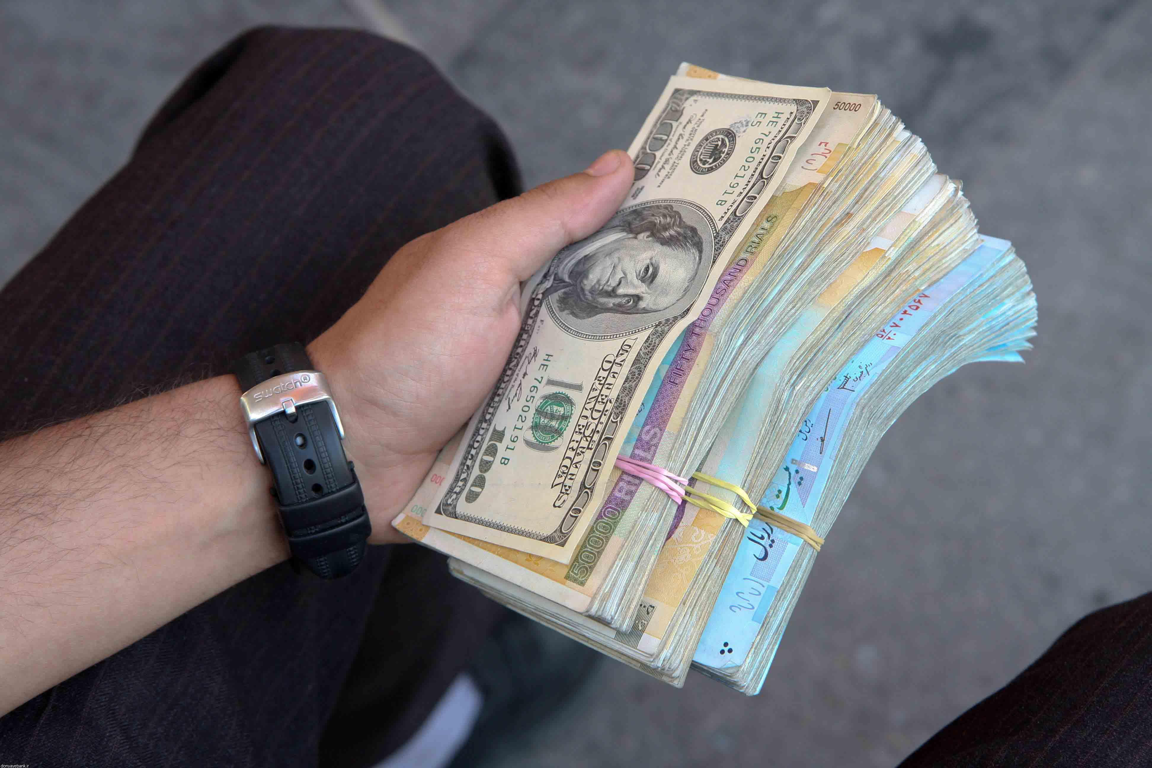 شگرد جدید دلالان برای مهار بازار ارز