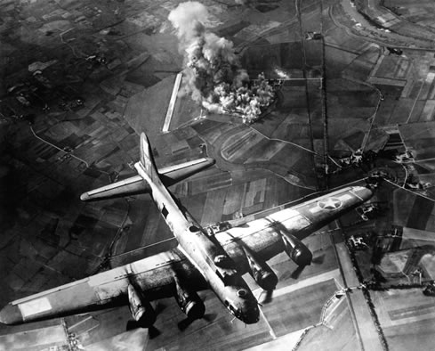 جنگ جهانی دوم,جنگ جهانی,عکس جنگی,عکس جنگ جهانی,بمباران هوایی 