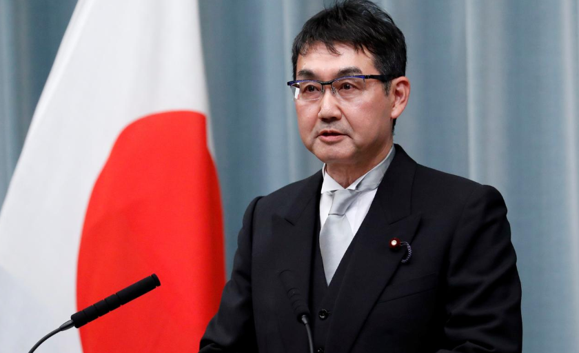 استعفای یک وزیر ژاپنی/ دلیل اهدای سیب زمینی به طرفداران