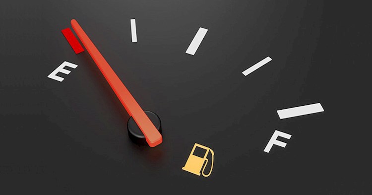 کم بودن میزان بنزین در باک خودرو چه خساراتی را به شما تحمیل می‌کند؟