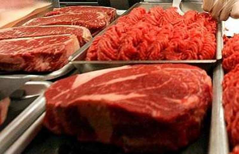 رشد بی سابقه تقاضا برای خرید گوشت در بازار/ کمبودی در عرضه دام و گوشت قرمز نداریم