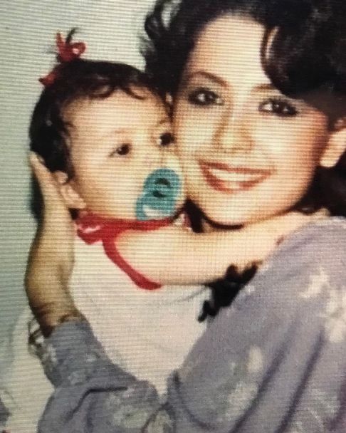 عکس شیلا خداداد در کنار مادرش