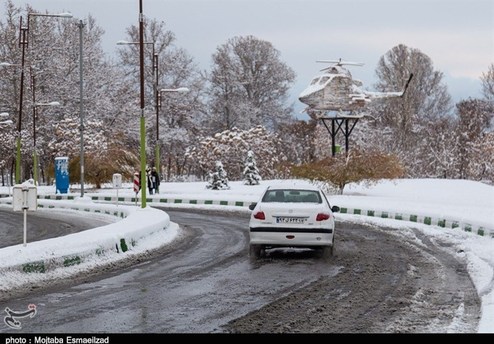 برف و باران در جاده‌های ۹ استان