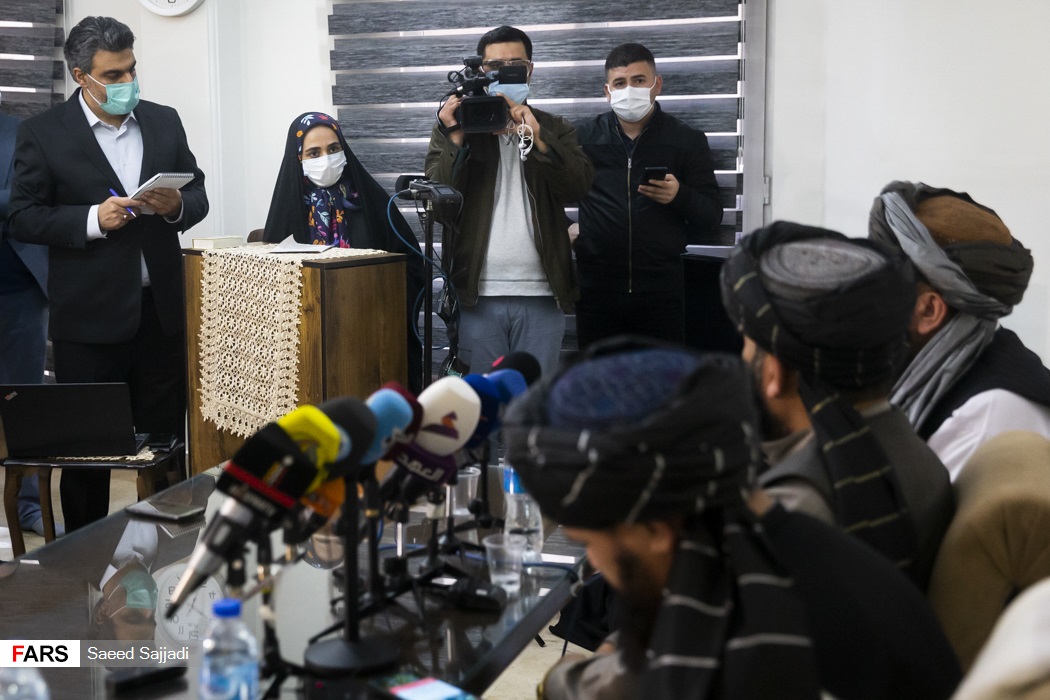 حضور اصحاب رسانه در محل نشست خبری هیئت سیاسی طالبان در تهران 