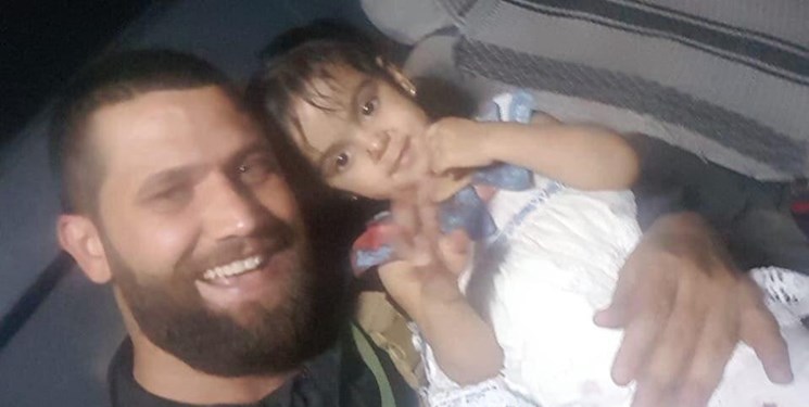 نجات معجزه آسای یک دختربچه از دست داعش / تروریست‌ها والدین زهرا را به شهادت رساندند + عکس