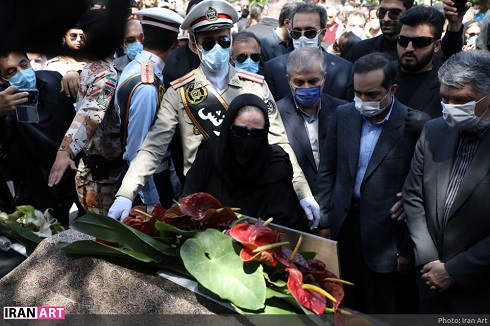 خداحافظی با محمدعلی کشاورز در قطعه هنرمندان