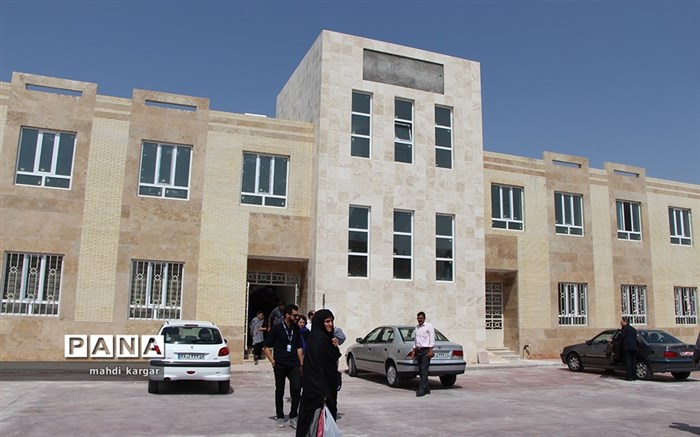 ساخت یک مدرسه توسط سازمان ریلیف اینترنشنال در یزد