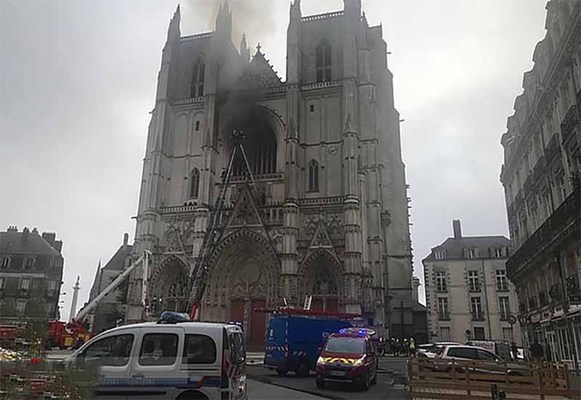 آتش سوزی در کلیسای جامع شهر «نانت» فرانسه