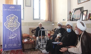 دیدار جمعی از مسئولان استان قم با خانواده شهیدان گلستانی