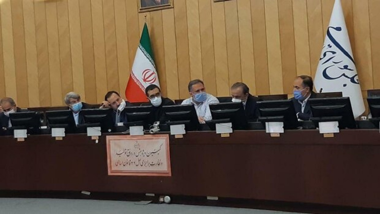 رزم حسینی به سوالات کمیسیون جهش و رونق تولید پاسخ داد