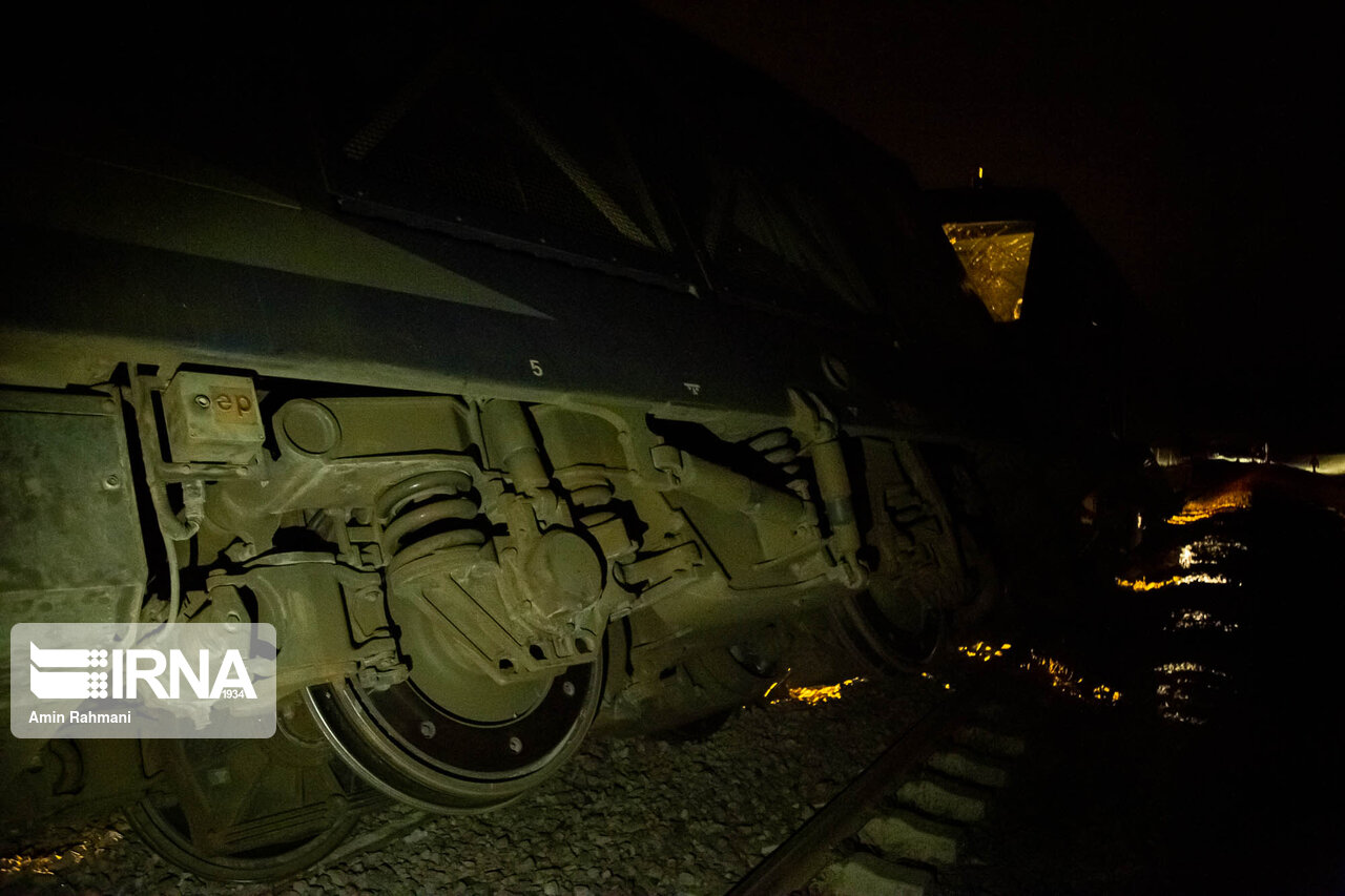 تصاویر: برخورد ۲ قطار در قزوین