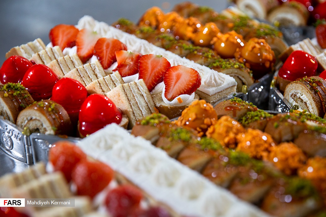 شیرینی های آماده شده در قدیمی ترین شیرینی فروشی تهران