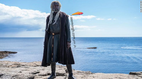 استیو توسن در نقش لرد کورلیس ولاریون ، معروف به "مار دریایی"