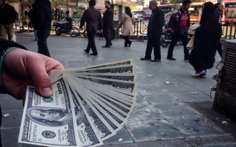 نوسان‌گیری دلالان دلار از حاشیه های مناظره