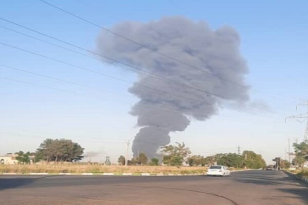 مصدوم‌شدن ۲۴ نفر در آتش‌سوزی کارخانه مواد غذایی