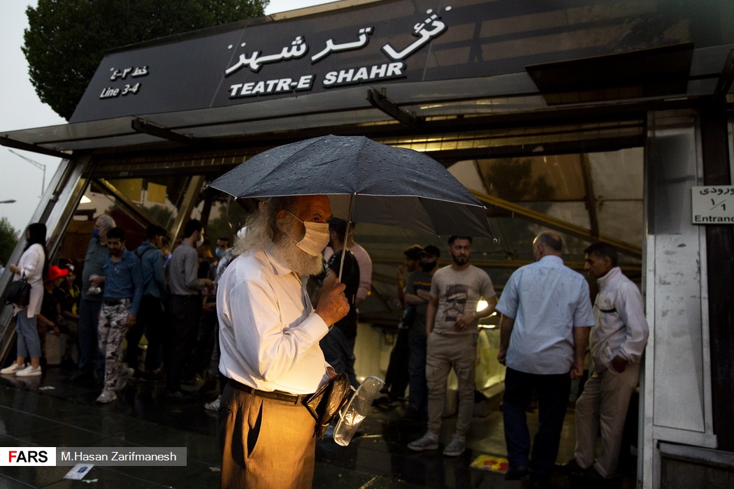 باد و باران شدید در پایتخت - چهار راه ولیعصر