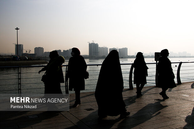 همایش پیاده روی خانوادگی صبح  پنج شنبه  در پیاده راه پیرامون دریاچه خلیج فارس برگزار شد