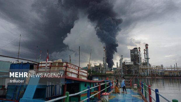 آتش سوزی در بزرگترین پالایشگاه نفت اندونزی