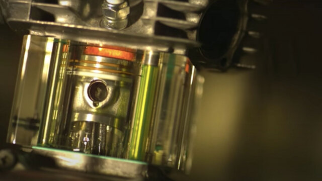 تصاویر آهسته احتراق در یک موتور شفاف