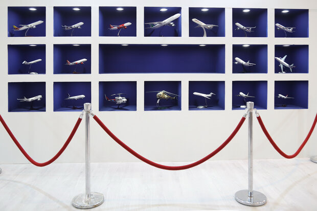 ماکت هایی از انواع هواپیماها در غرفه یکی از شرکت های هواپیمایی کشور در پنجمین نمایشگاه حمل و نقل لجستیک و صنایع وابسته به نمایش گذاشته شده است