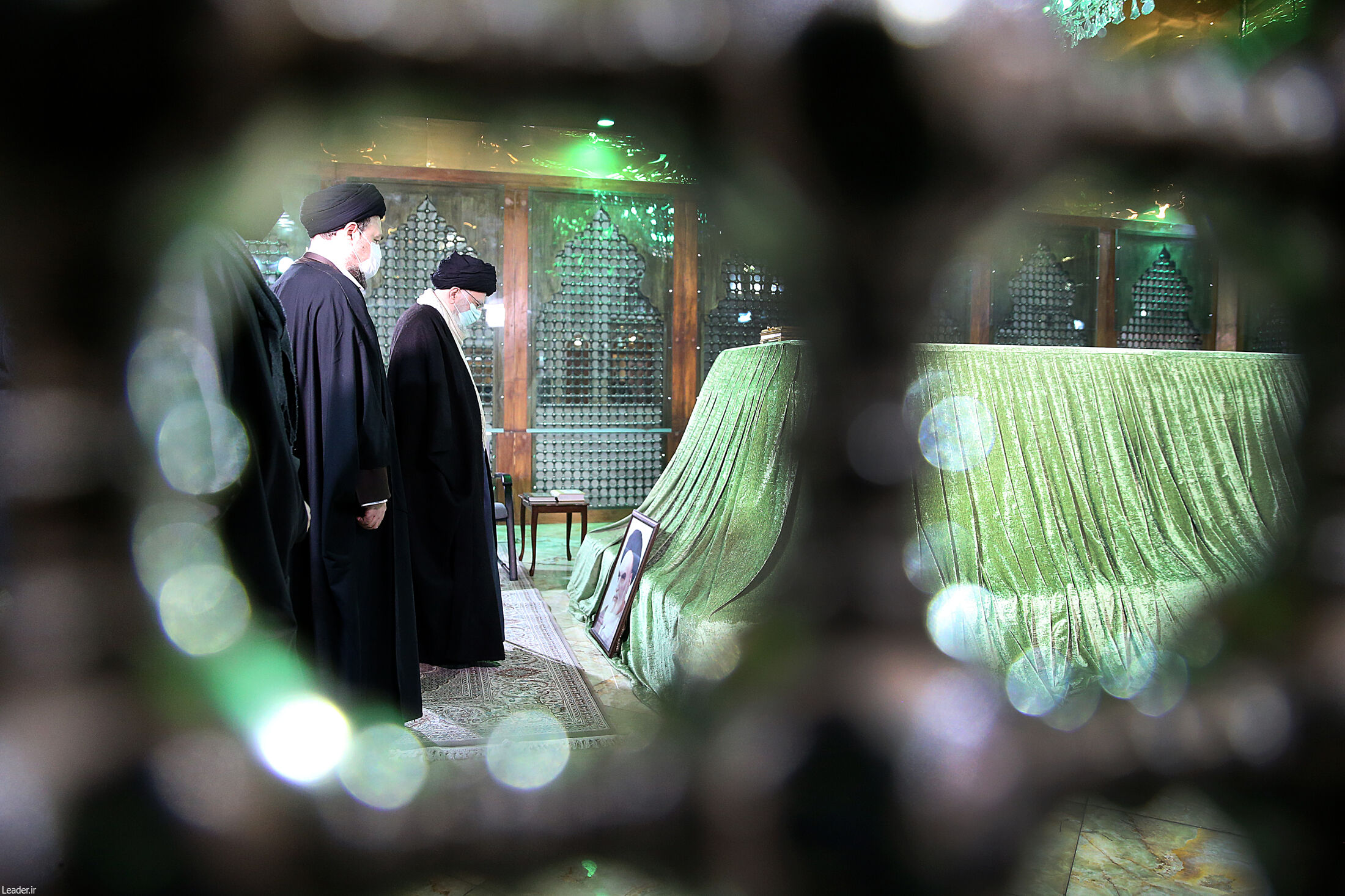 حضور رهبر انقلاب در مرقد امام خمینی(ره) و گلزار شهدا + تصاویر