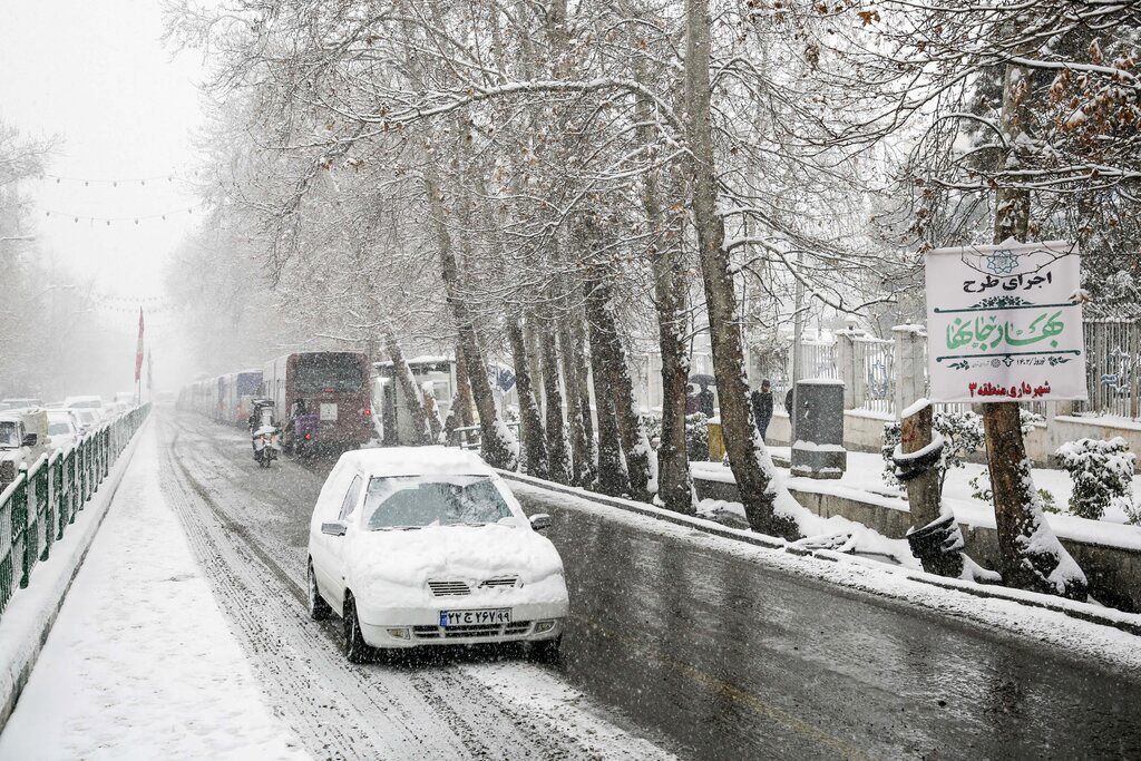 کولاک برف ۱۷ استان را در بر می گیرد