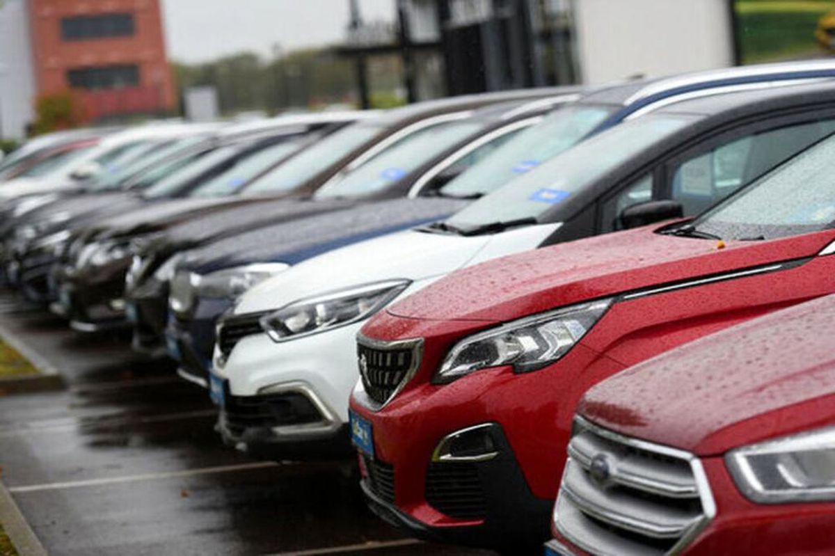 ادامه مناقشه عرضه خودرو در بورس کالا