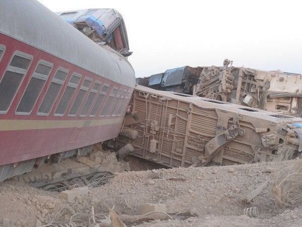 17 کشته و 43 زخمی در حادثه خروج قطار از ریل در طبس