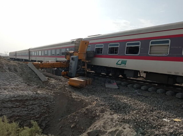 علت خروج قطار مشهد - یزد از ریل اعلام شد
