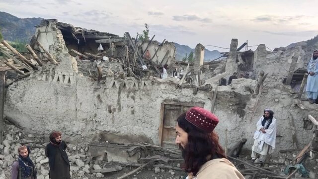 زلزله ۶.۱ ریشتری در افغانستان جان ۹۵۰ تن را گرفت